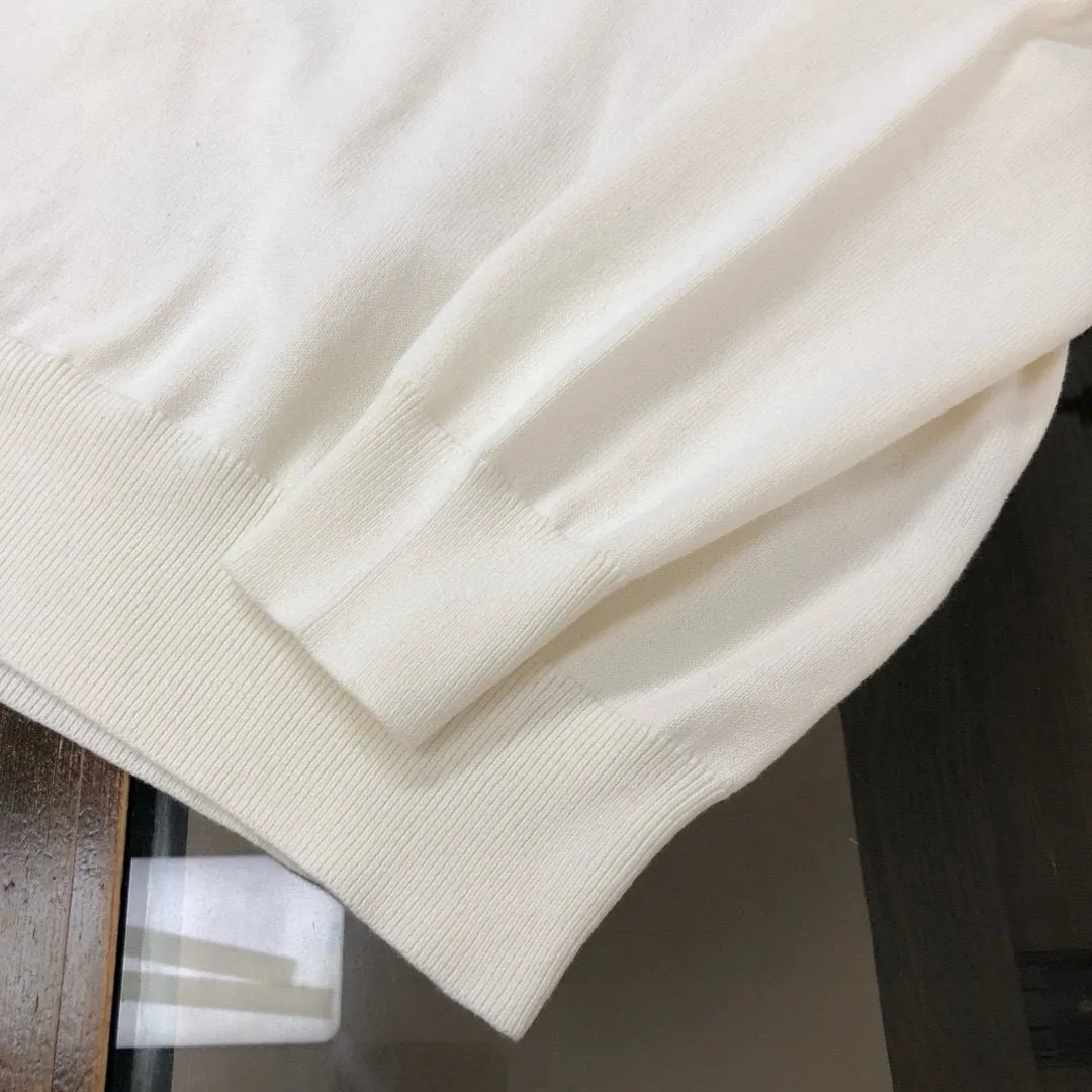 P110，〖 𝐌𝐎𝐍𝐂𝐋𝐄𝐑~ 〗💥 New Arrival ～ Classic 。 ， ， ， ， ， 。 ， Versatile Hot Sale✨✨ ！ ！ ：Black White Size：M L XL XXL 3XL( 200 )